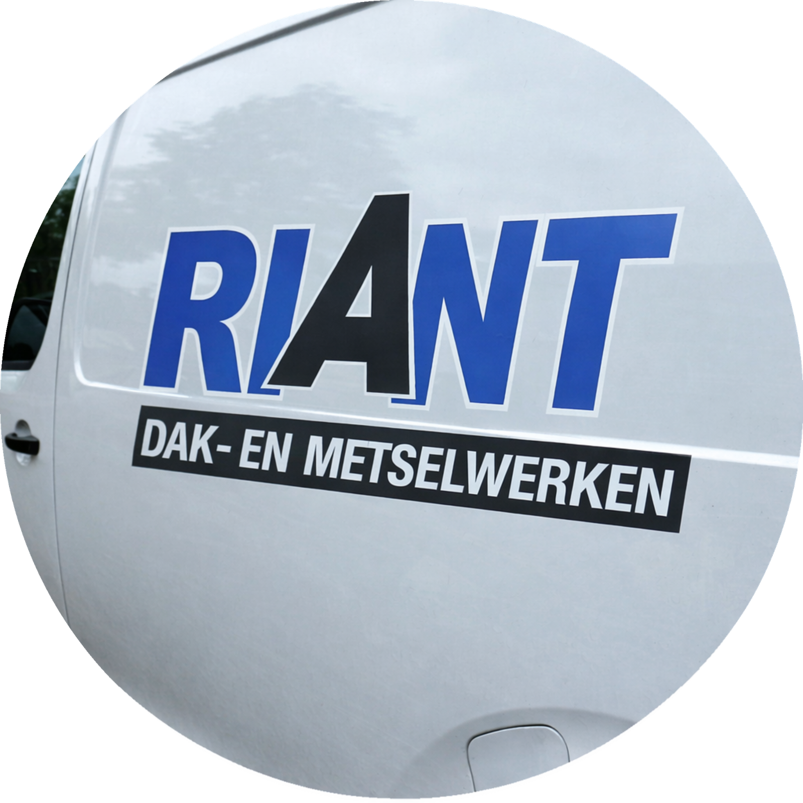 Riant Dak en Metselwerken logo